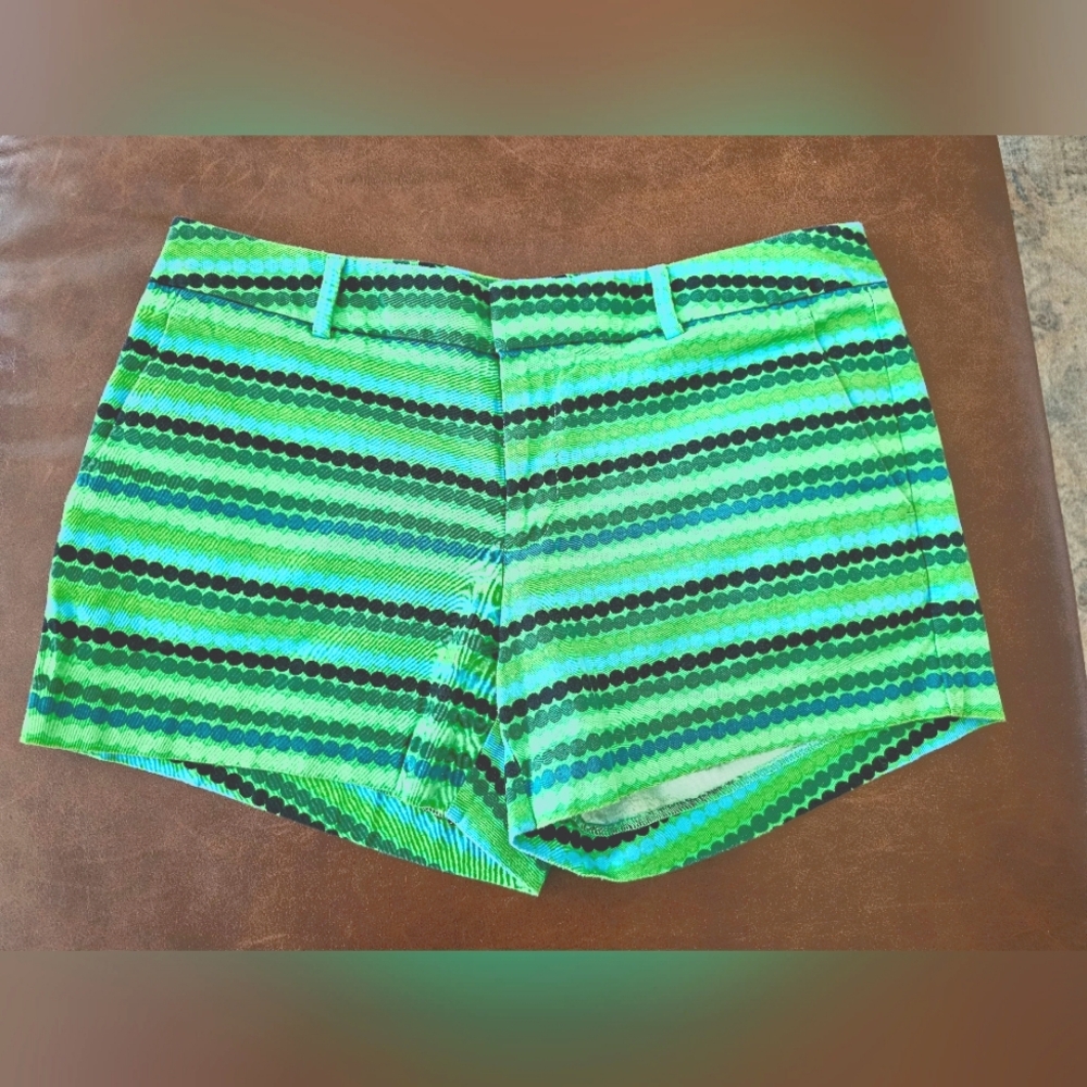 BR - kelly green polkadot strped short